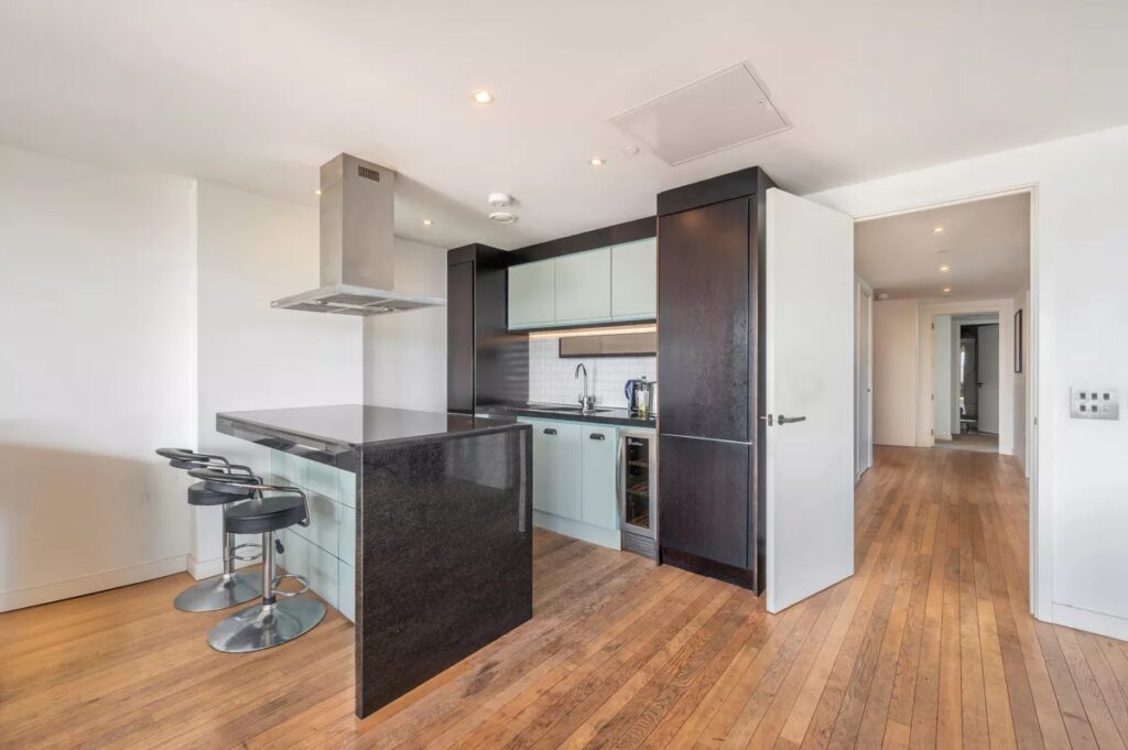 Park Vista Tower, Cobblestone Square 3 bedroom apartment for sale London, E1W