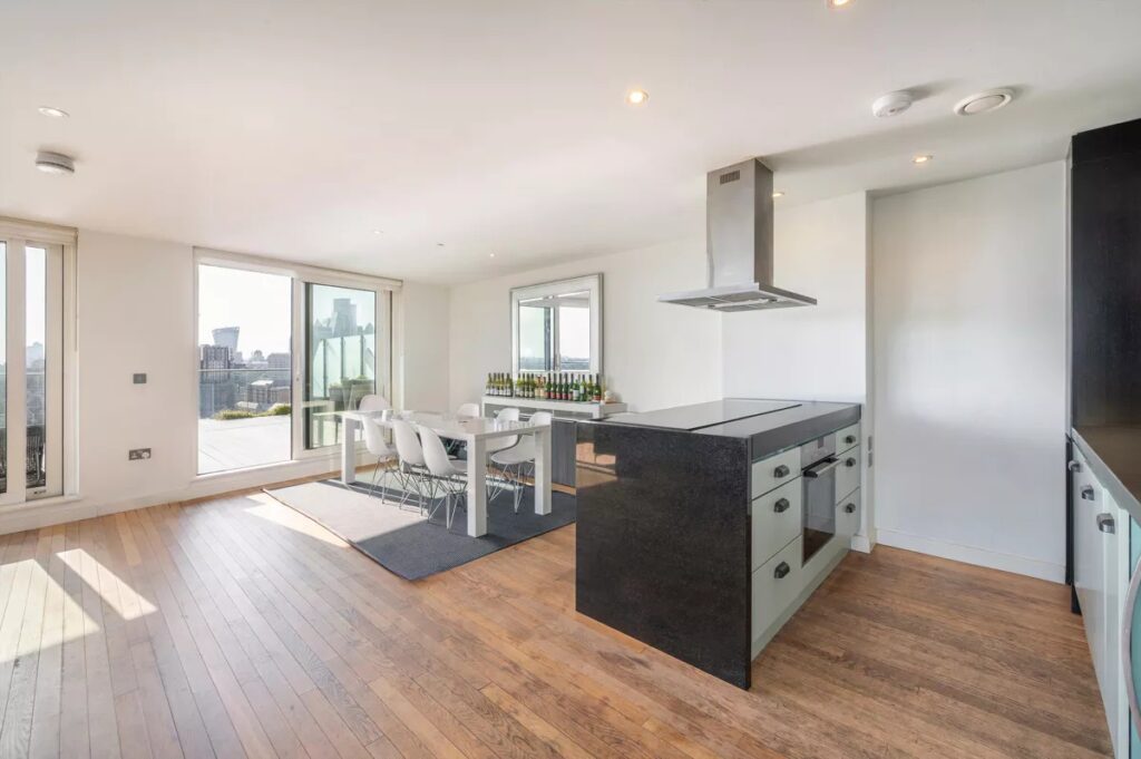 Park Vista Tower, Cobblestone Square 3 bedroom apartment for sale London, E1W