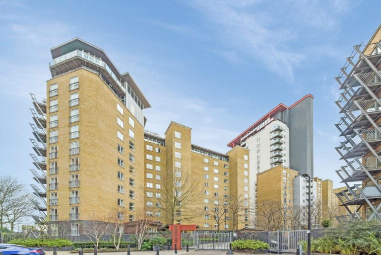 Seacon Wharf, 4 Hutchings Street, 2 Bedroom Apartment For Sale London, E14