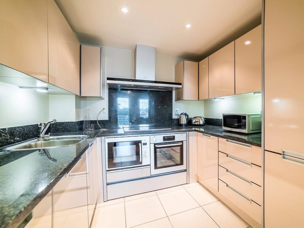 Jellicoe House, 4 St George Wharf 2 bedroom flat for sale 4 St George Wharf，London, SW8