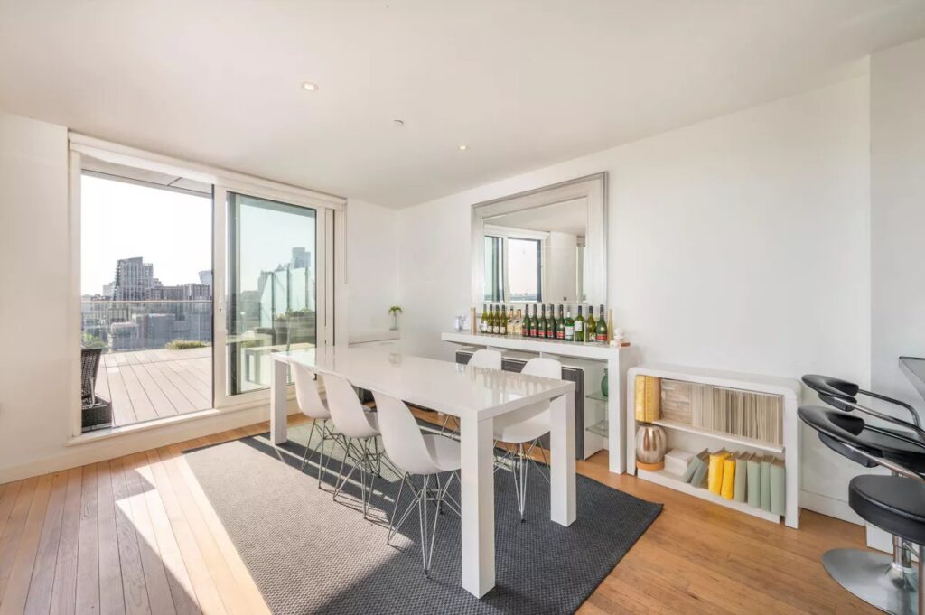 Park Vista Tower, Cobblestone Square 3 bedroom apartment for sale London, E1W