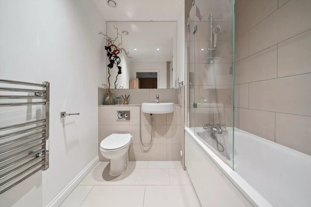 Palladian Gardens 1 bedroom flat for sale Palladian Gardens, London, W4, United Kingdom