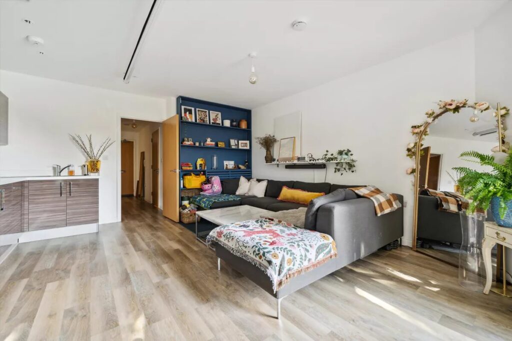 Palladian Gardens 1 bedroom flat for sale Palladian Gardens, London, W4, United Kingdom